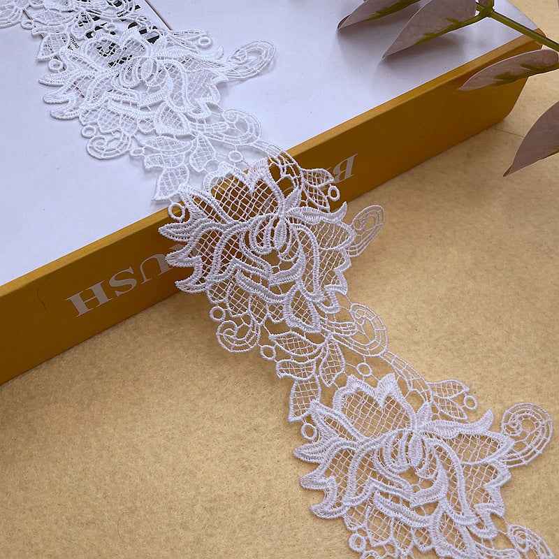 White 7.8cm lace trim with scalloped floral embroidery pattern