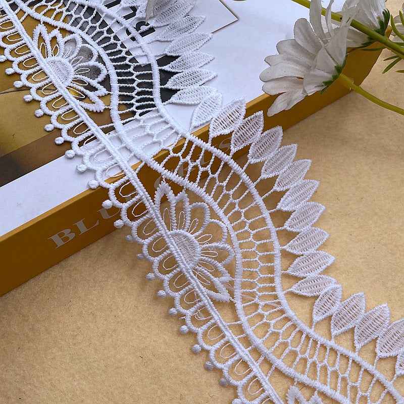 White embroidered lace trim with scalloped edges and floral medallion, 10 cm