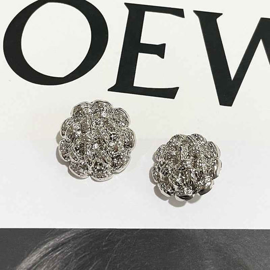 Spiral flower metal shank button, silver color, 2-piece close-up
