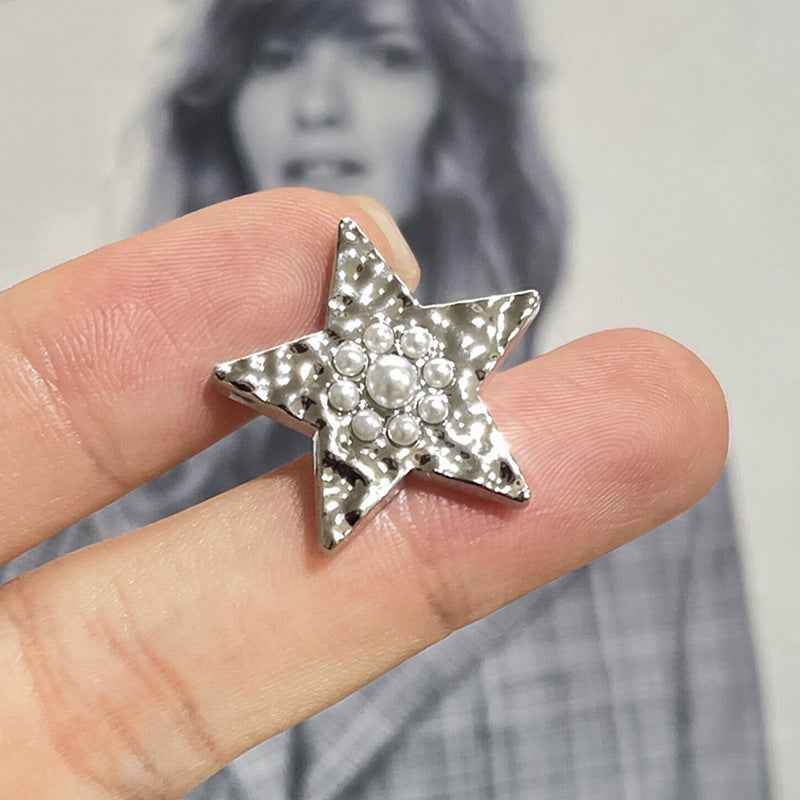 Silver wavy star metal shank button with pearl accents, single piece