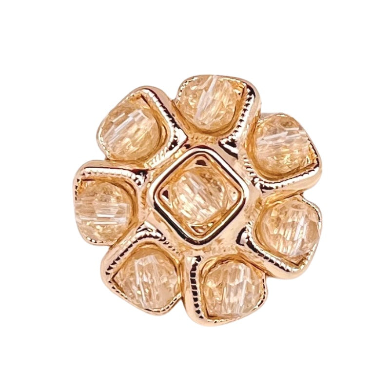 Blumenförmiger Metallknopf mit Perlen, Champagnerfarbene Steine und goldfarbenem Rand