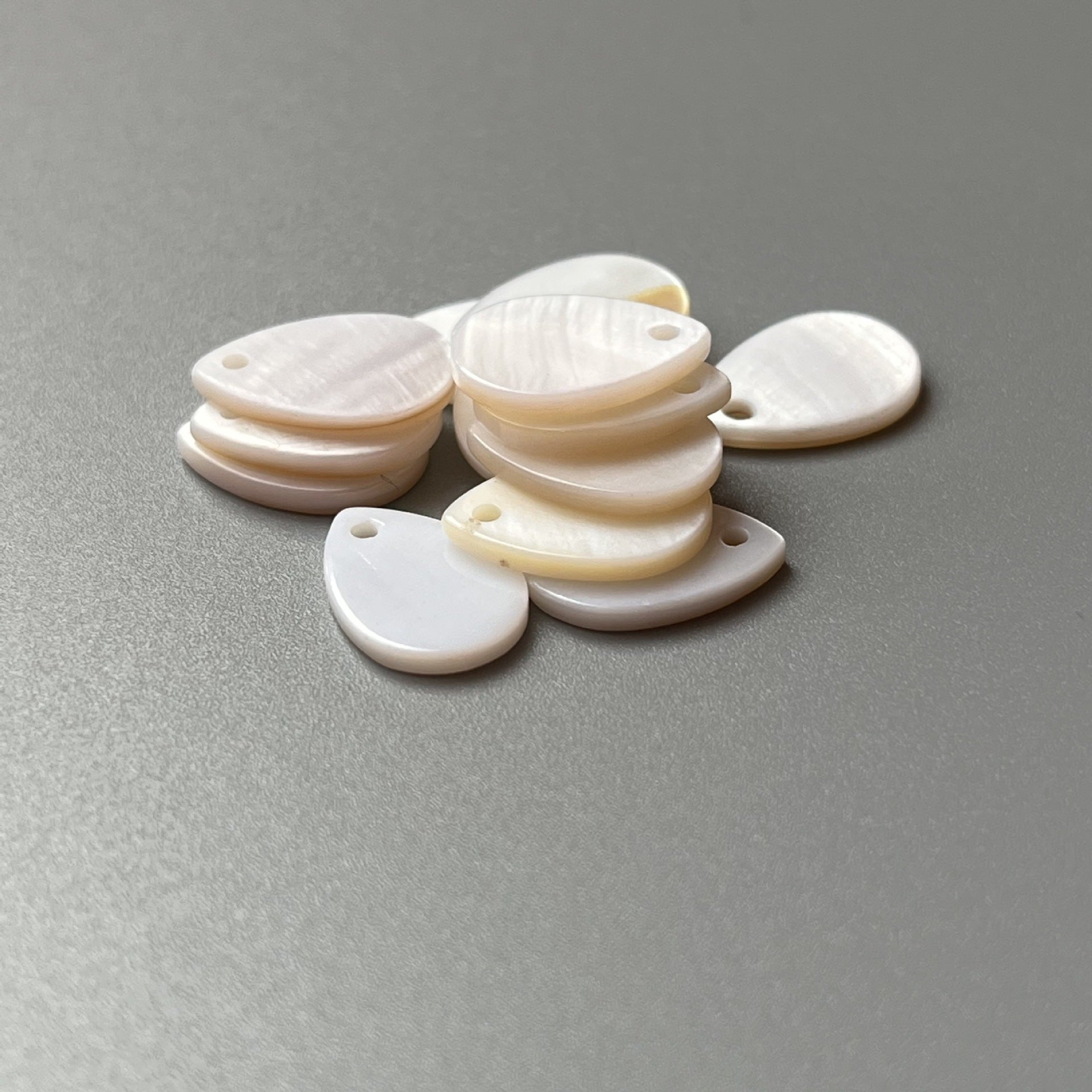 Freshwater pearl shell buttons, teardrop ovals with holes, ivory/white stack, 40pcs