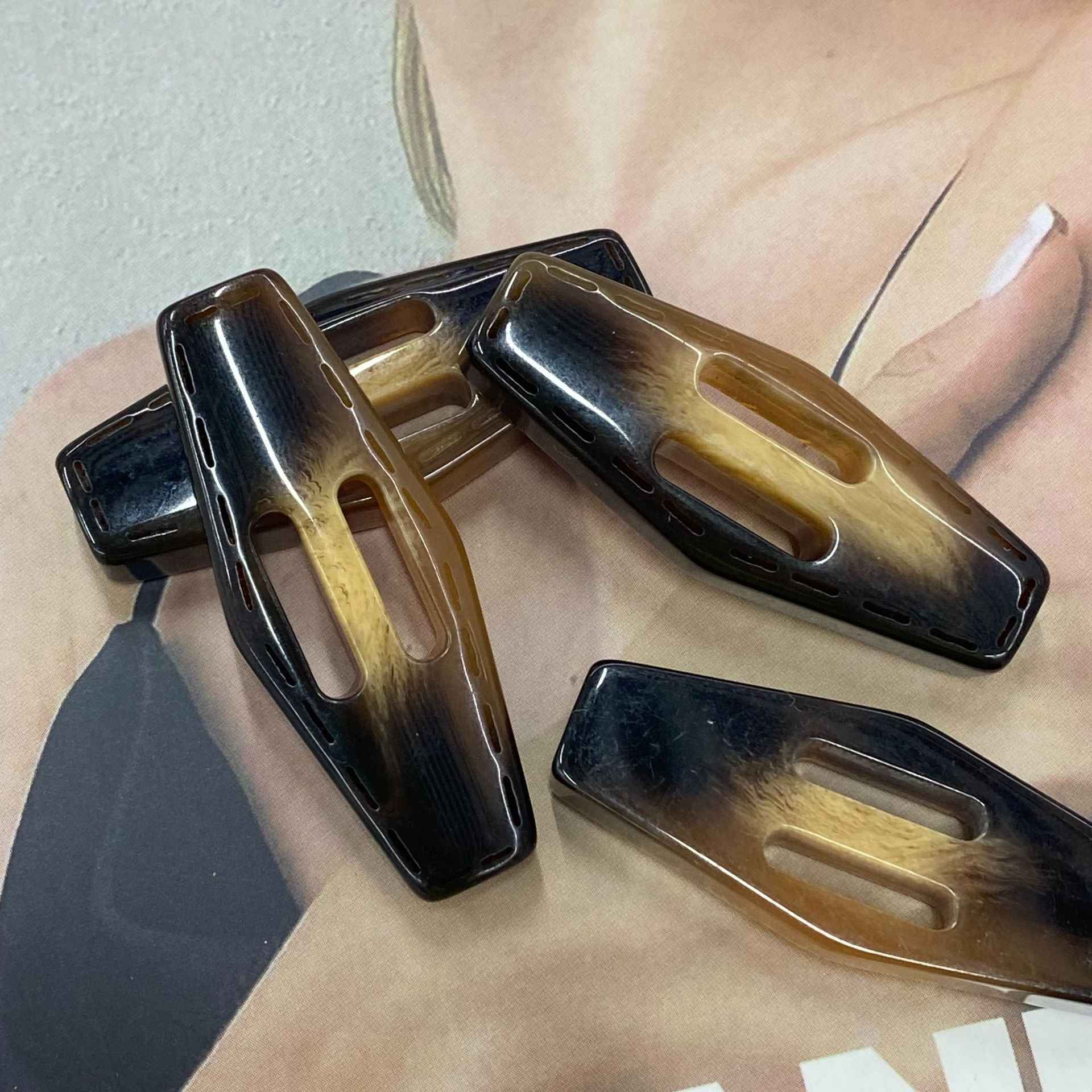 Rectangular resin 2-hole buckle buttons, black and brown tones, assorted pieces