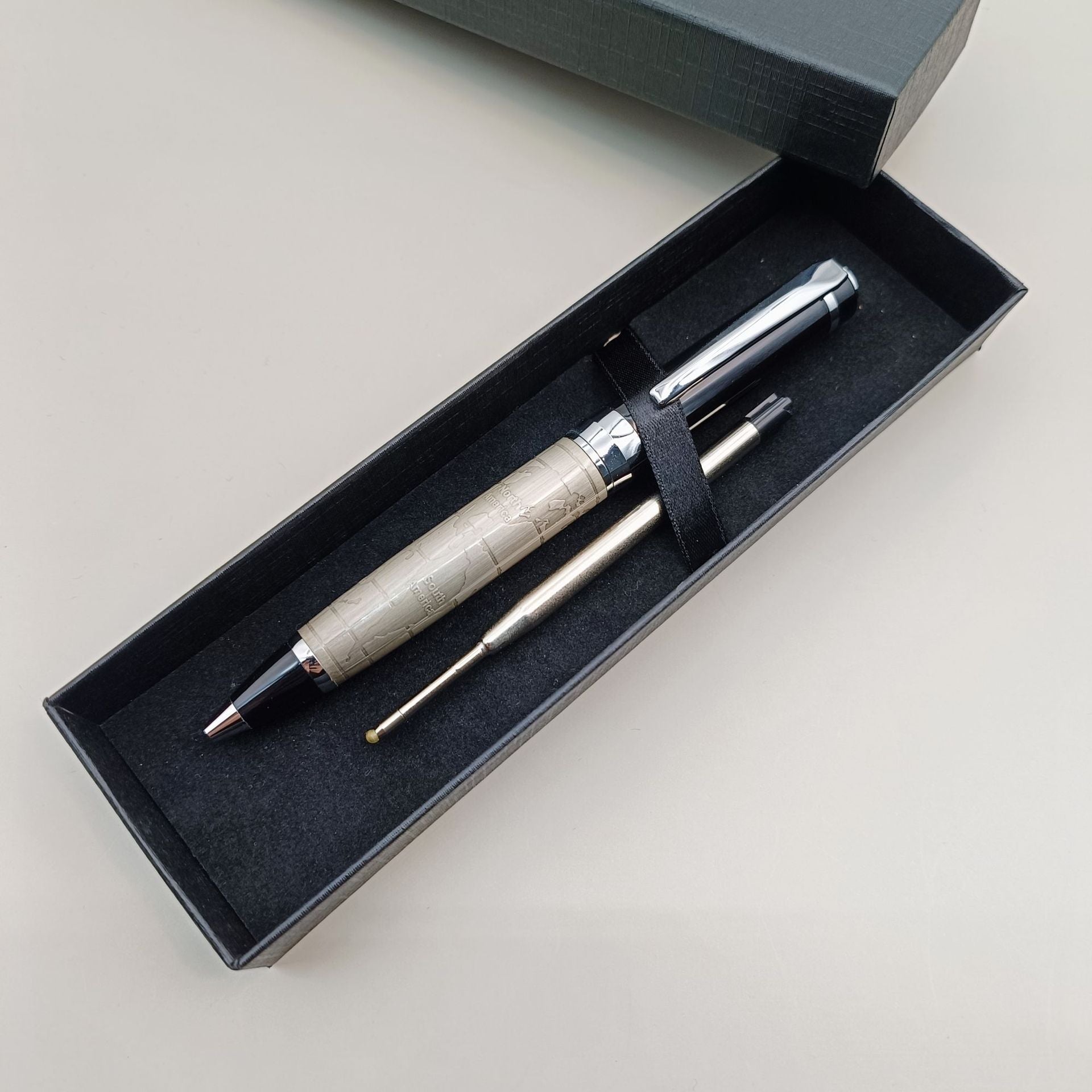 2pcs Antique Bronze World Map Metal Ballpoint Pen with Extra Refill