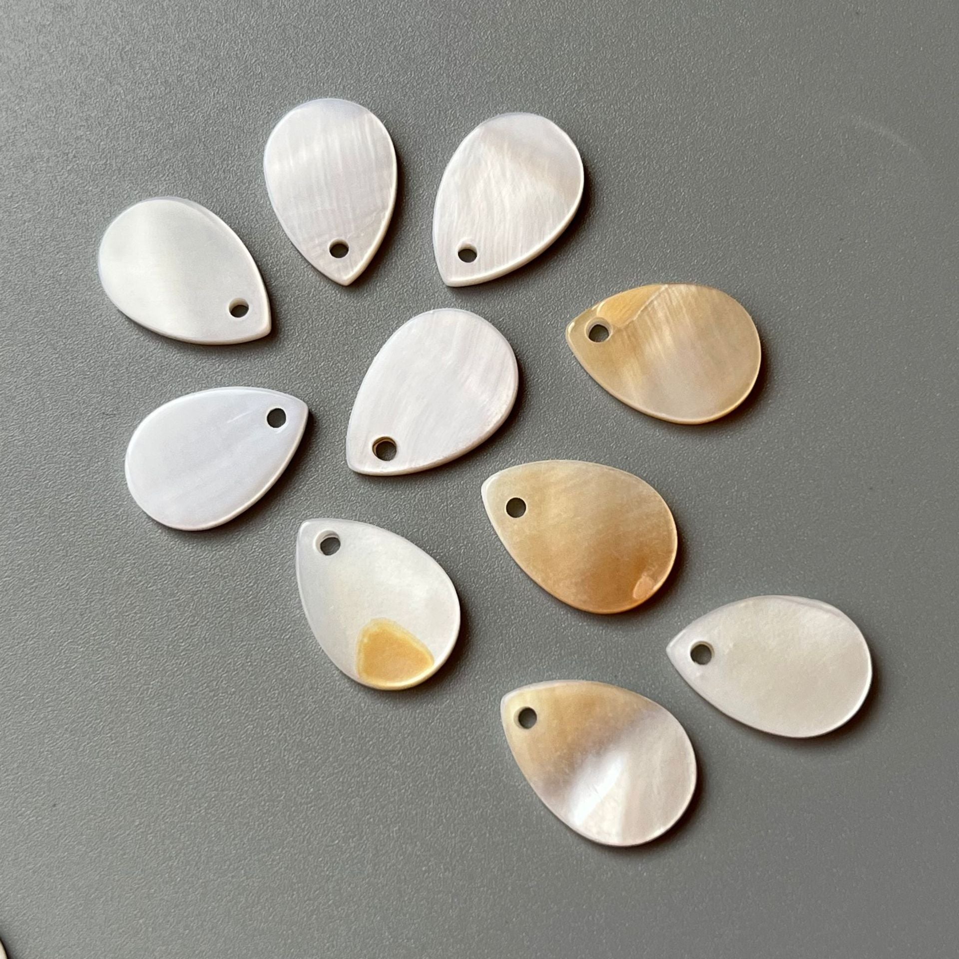Pearl shell buttons, teardrop shapes with holes, white and beige mix, 40pcs