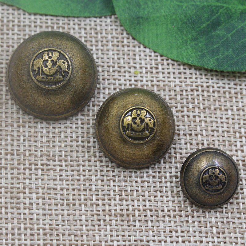 Mehrere runde Schankknöpfe, dunkelbronze mit farbig eingefasstem Kronen-Emblem
