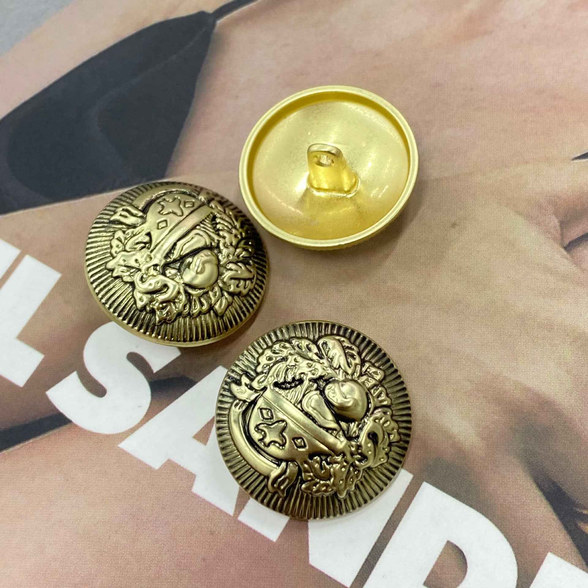 Pirate Vintage Metal Shank Buttons, antique & light gold, 15–23mm, relief front and back