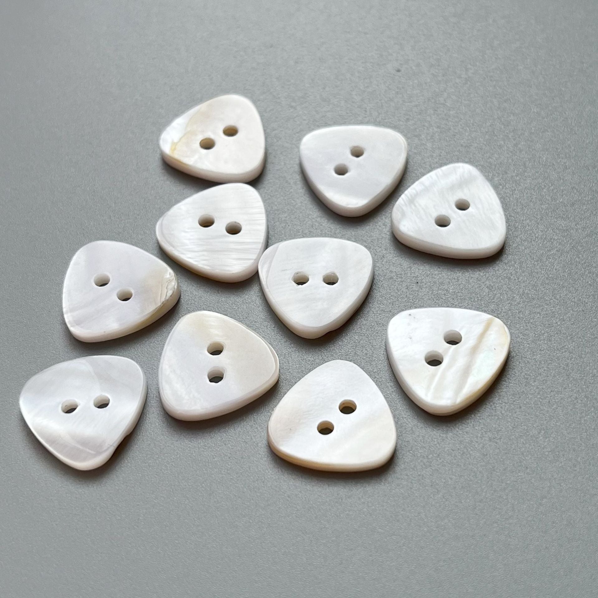 Natural shell triangular 2-hole shirt buttons, 20 pcs, white/cream top view