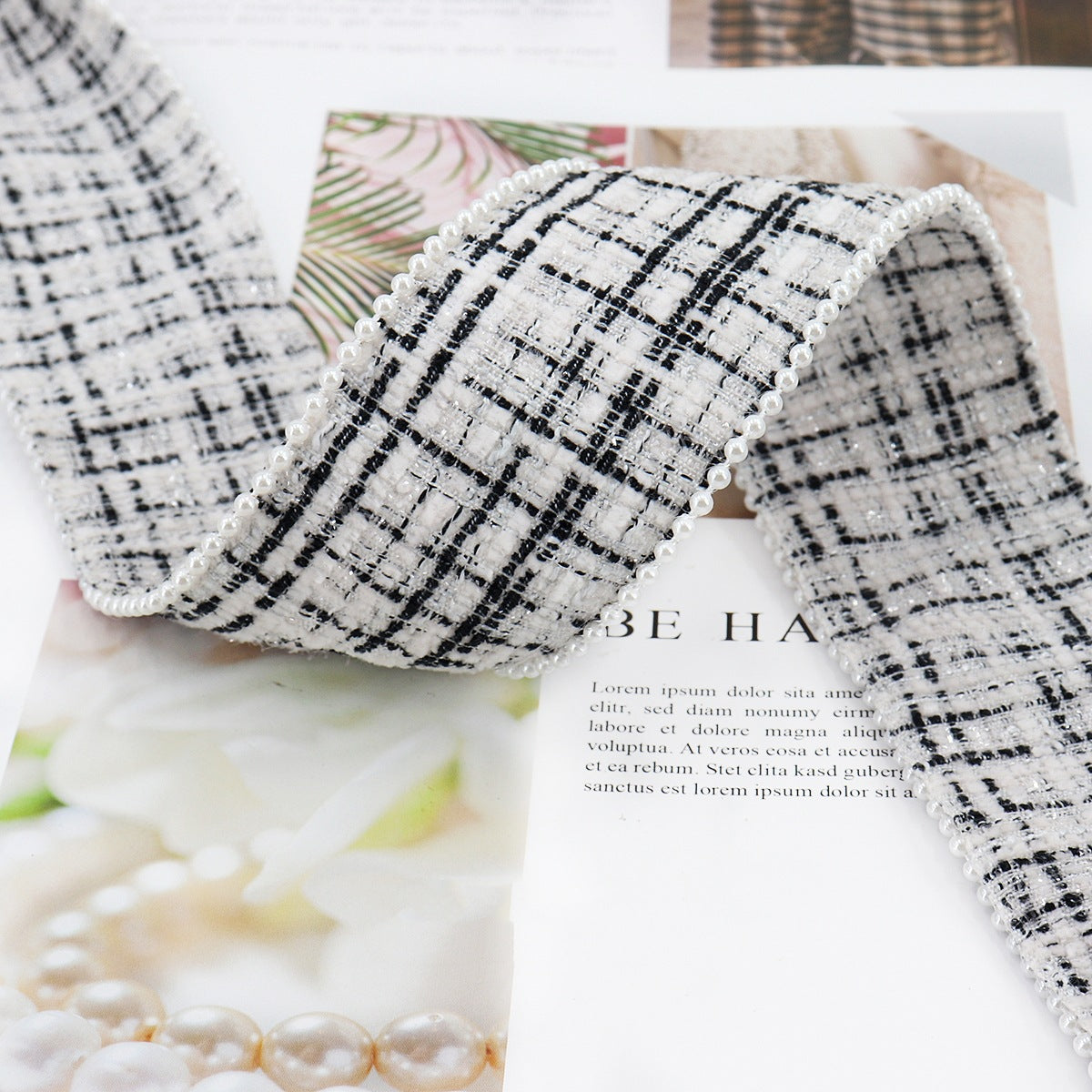White-and-black checkered flannel ribbon with white bead edge, 38 mm