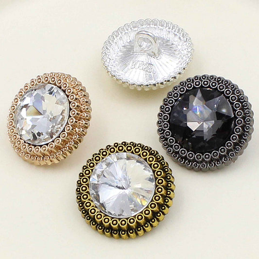 Strass-Knöpfe im Set: silber, gold, roségold, schwarz; mit Metallrückseite