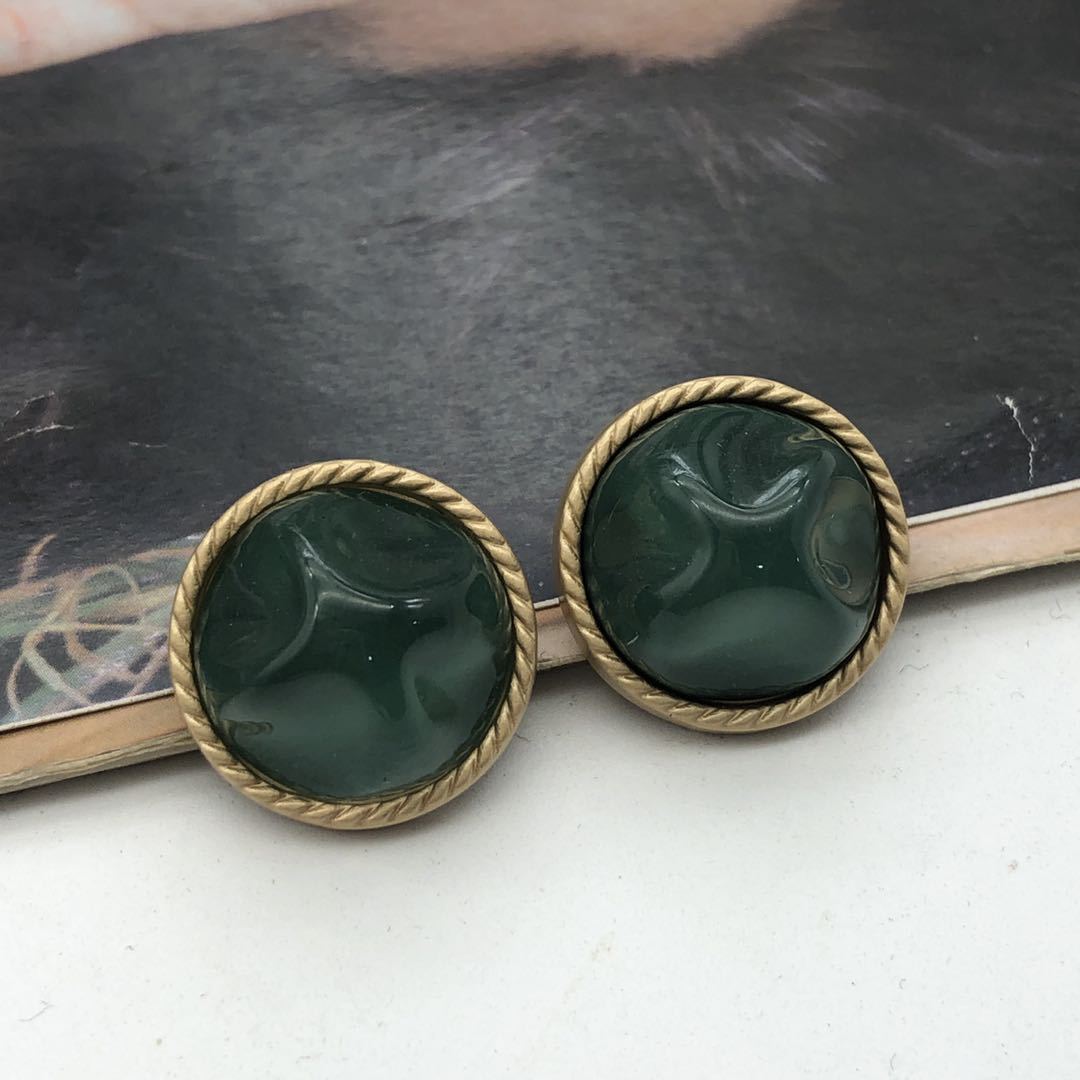 Round coat buttons, green stone-style center with gold-tone metal rim, 21mm (2 shown)