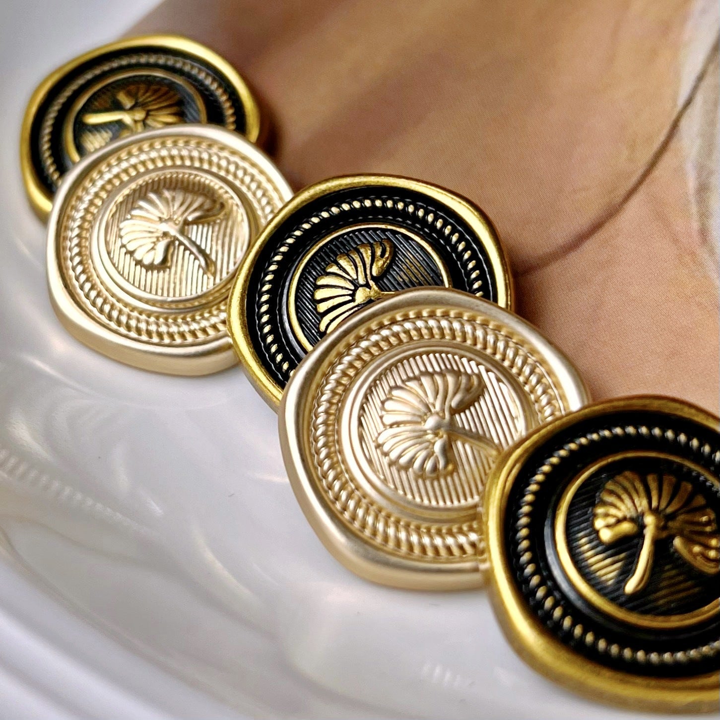 Pentagon vintage apricot leaf metal buttons in gold and black, detailed leaf crest