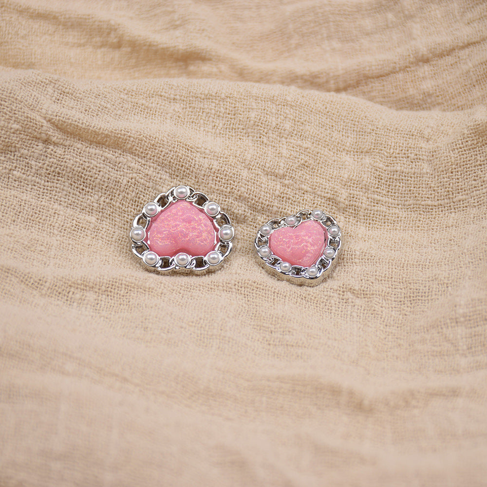 Heart-shaped vintage resin metal buttons, pink with pearl trim, silver-tone, 20–23mm