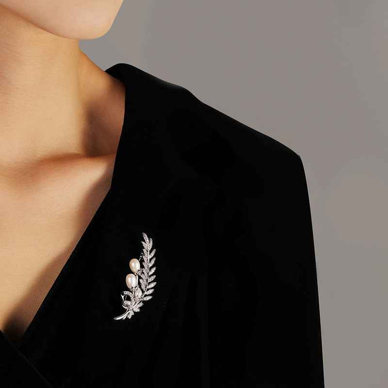 Silver wheat leaf brooch pin with zircon leaves and natural pearl details on lapel