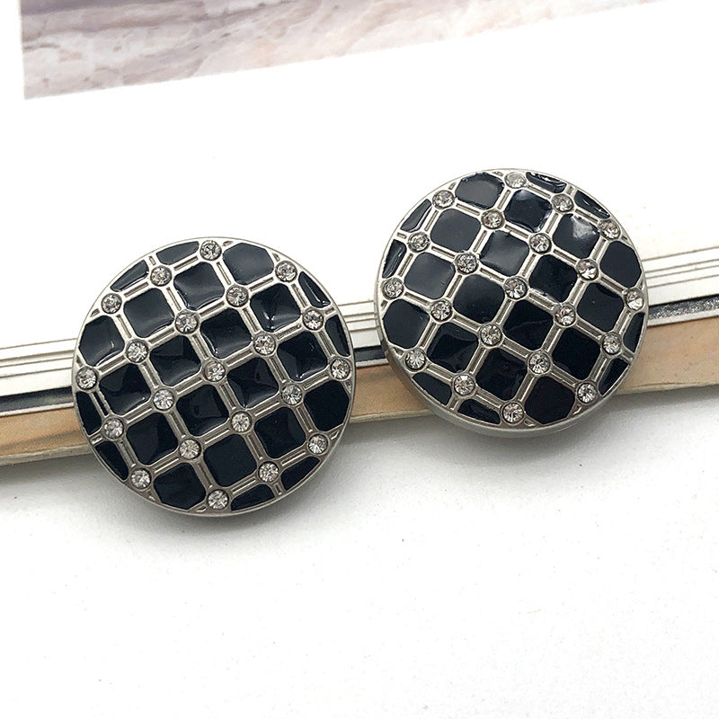 Runder 22-mm-Knopf mit schwarz-weißem Karomuster, Strassrahmen und Metall-Öse