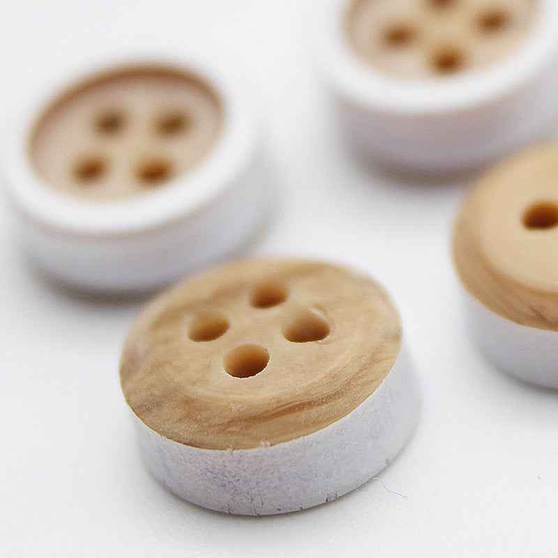 Round 4-hole wood-grain resin button, light tan top with five brown holes