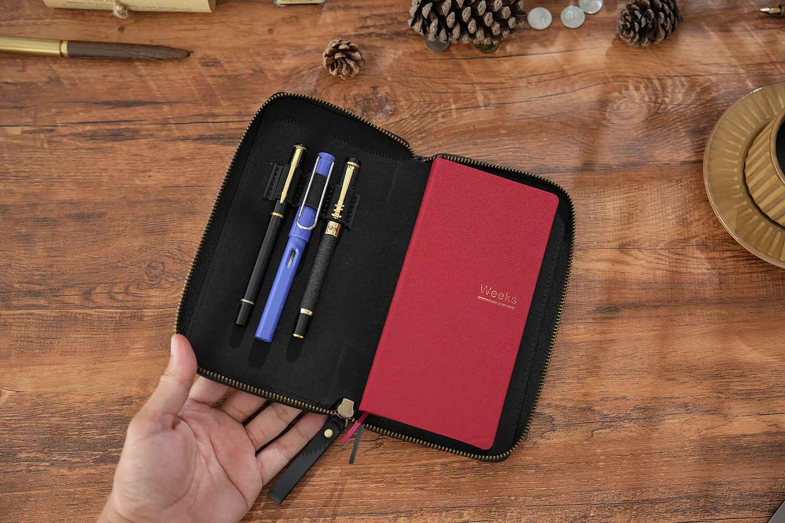 Leather Weeks Cover with Zipper – Pen Organizer & Notebook Sleeve