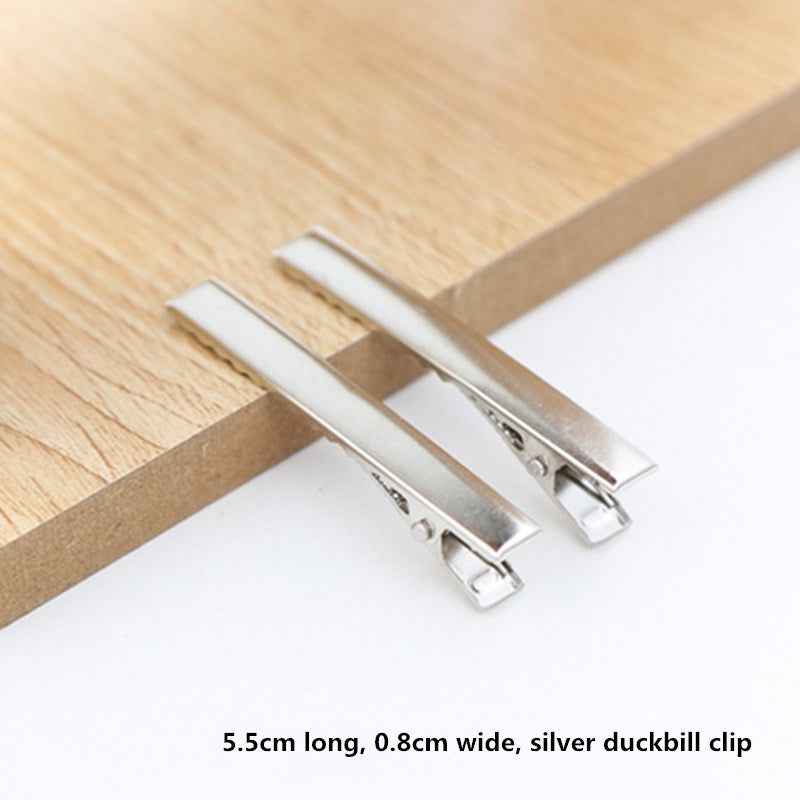 Silberne Duckbill-Haarclips mit Schnappmechanik und Zahngriff, 55 mm