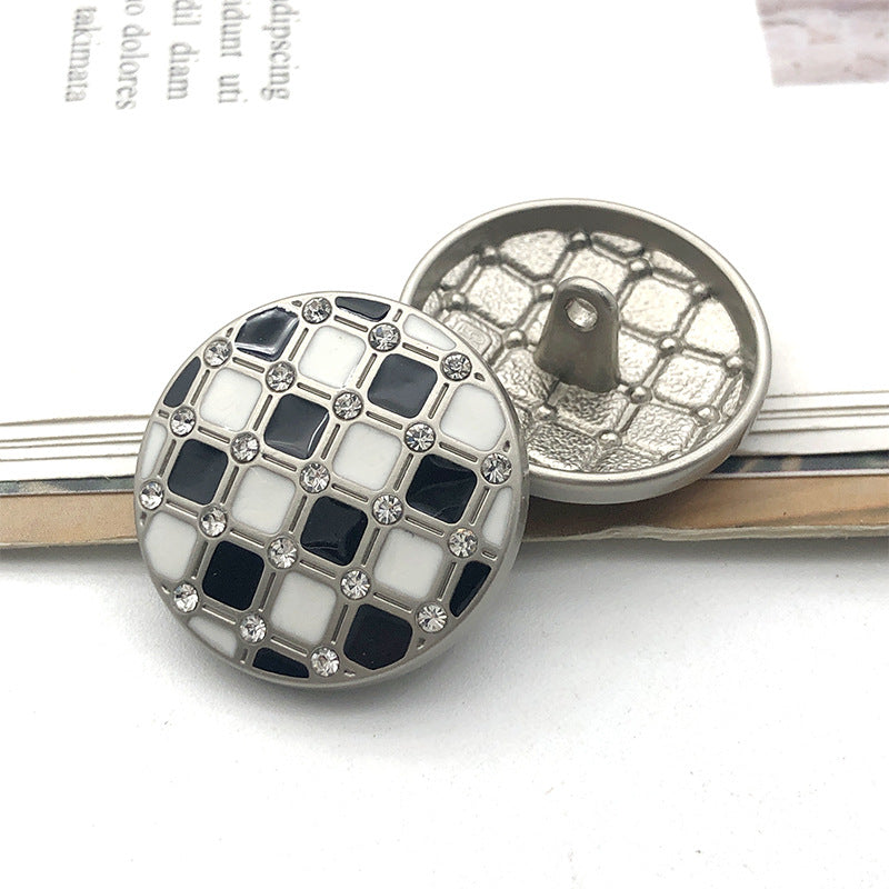 Silberfarbener 22-mm-Knopf mit schwarz-weißem Karomuster und Strasssteinen, Metall-Öse