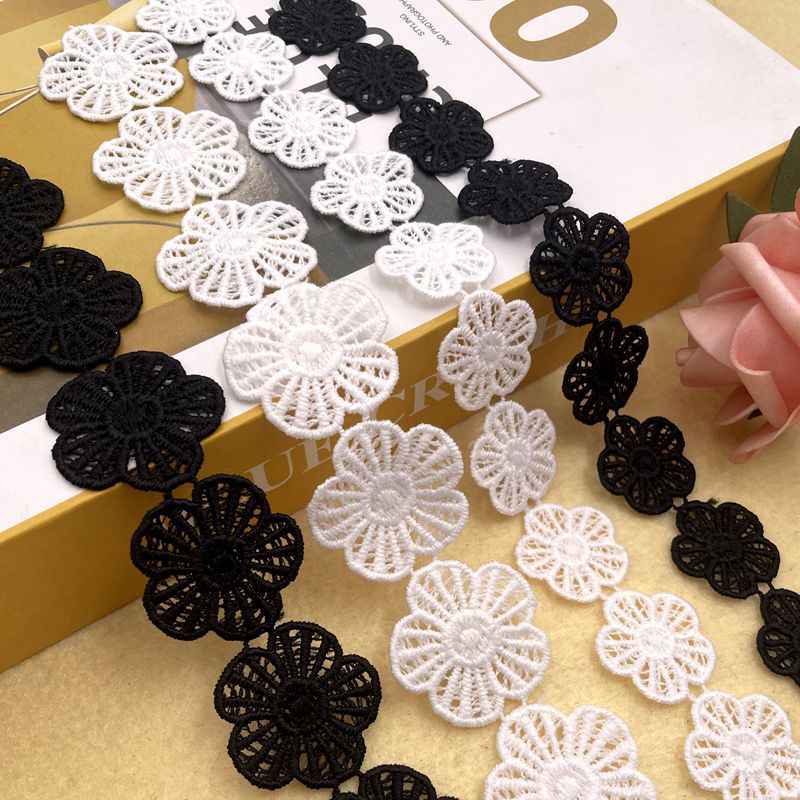 Black floral lace trim with round embroidered appliqués, 2.5–3.7cm, 15 yds