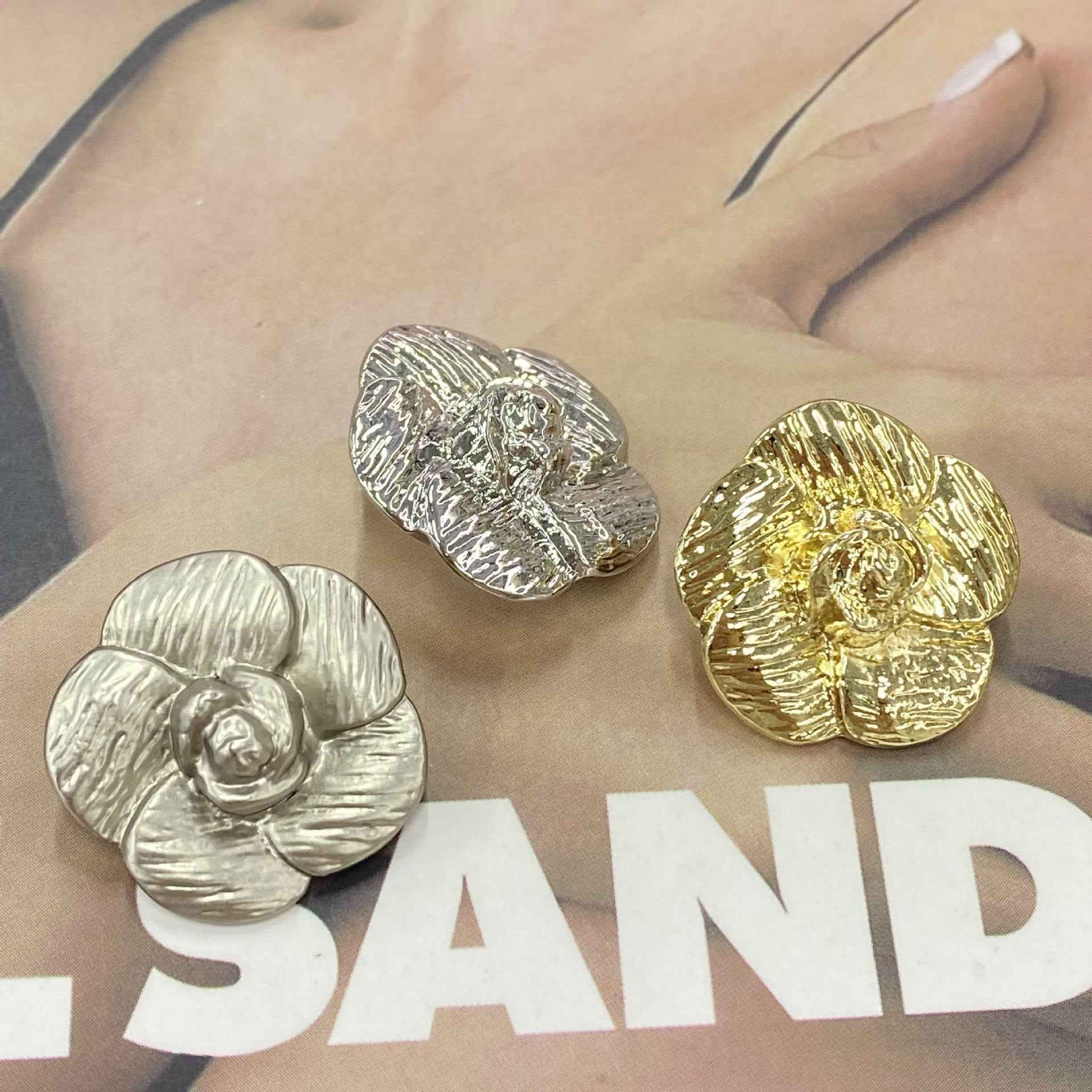 3D five-petal flower metal shank buttons, gold and silver tones (assorted)