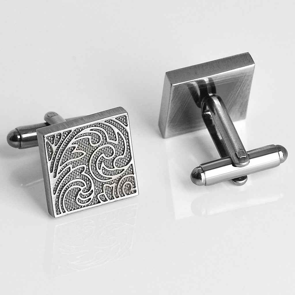 Vintage pattern square cufflinks from the side/back, antique silver finish
