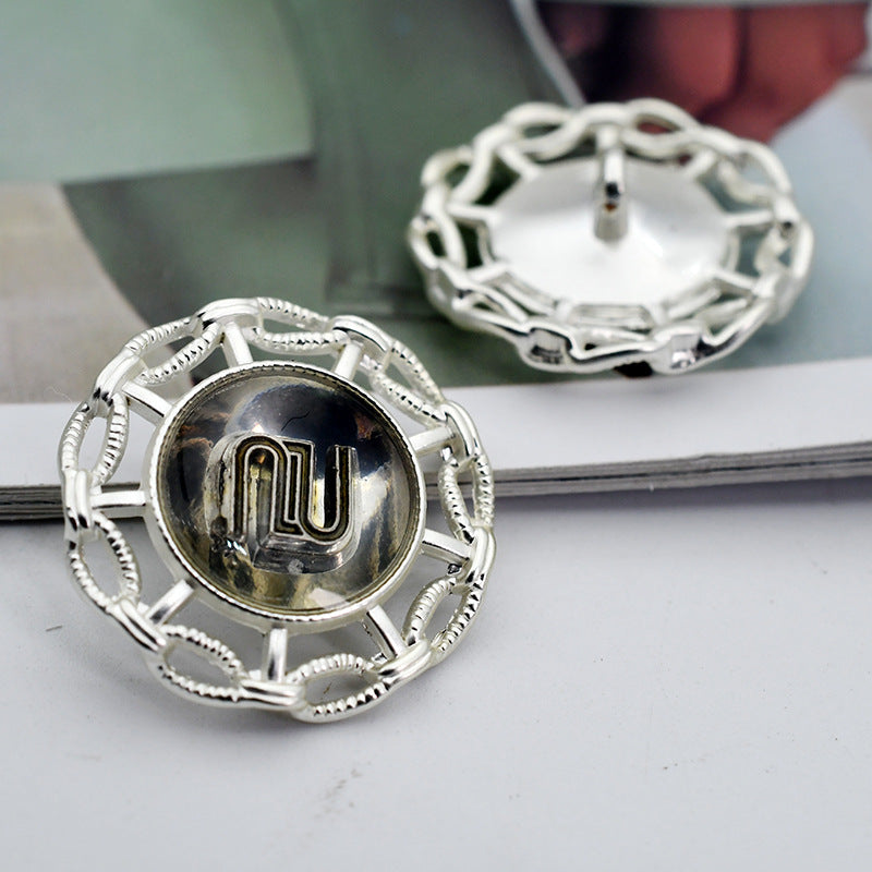Silberfarbener Metallknopf mit Buchstabe M, 18/23 mm, mit Schaft