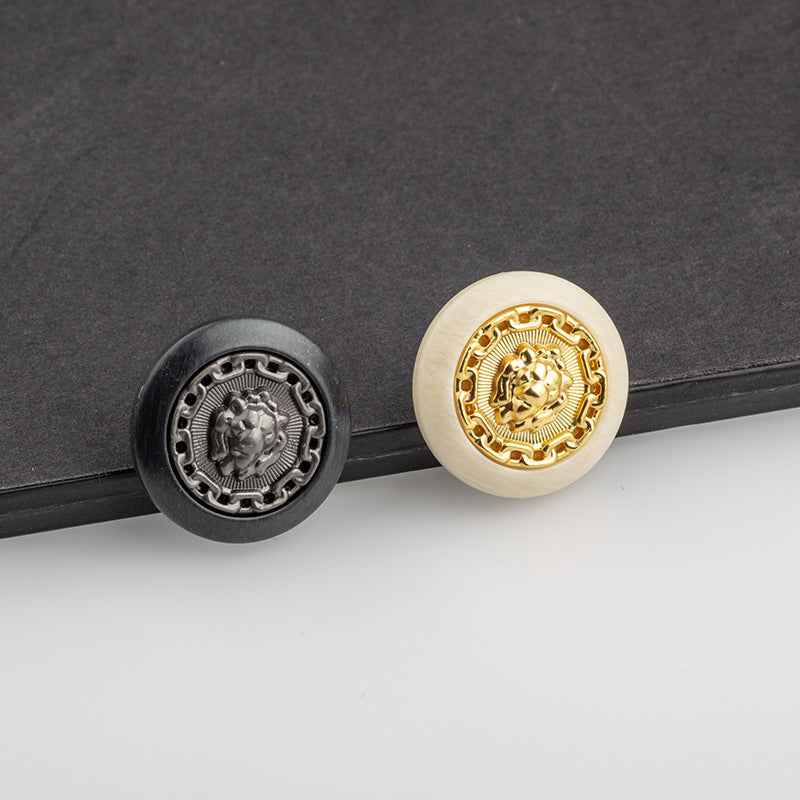 Lion resin-metal buttons for outerwear, beige gold face and black silver face