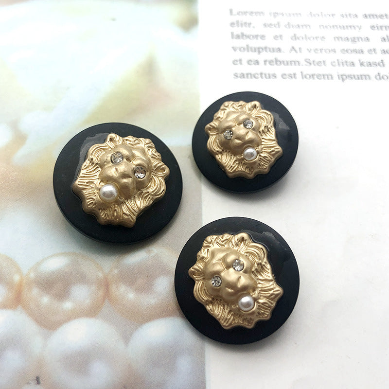 25mm schwarze Knöpfe mit goldfarbenem Löwenkopf, Strass und Perlenbesatz