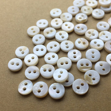 Round mini shell buttons, natural white, 2-hole design (40 pcs)