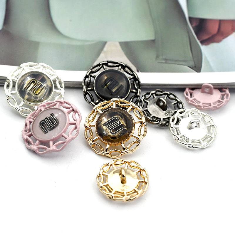 Buchstabe-M Metallknöpfe in mehreren Farben, silber/gold/schwarz/rosa, 18/23 mm, 10er