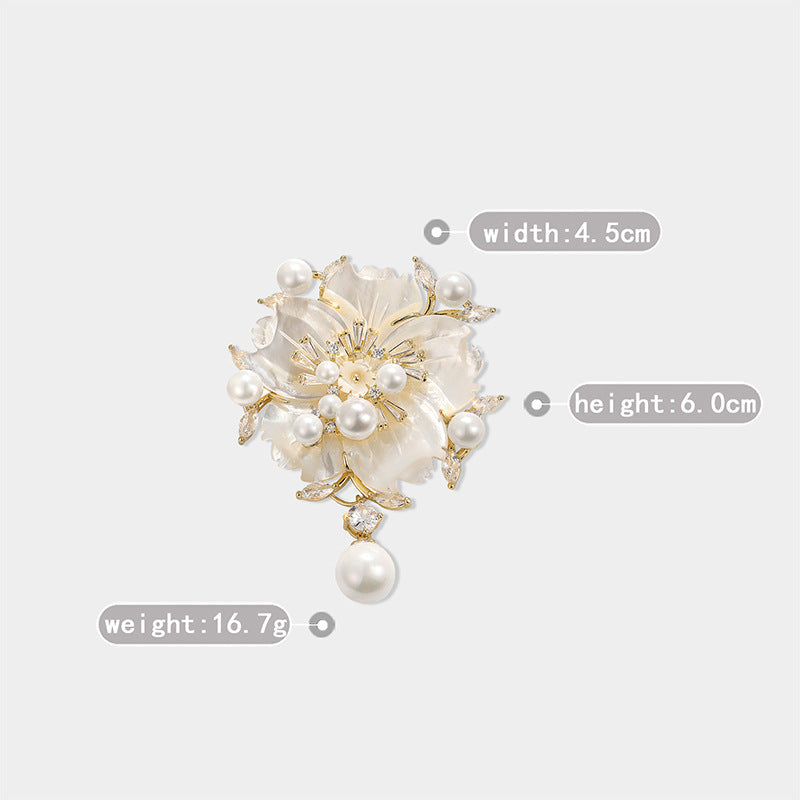 Camellia shell pearl brooch: 4.5cm wide, 6.0cm high, 16.7g; white pearl drops