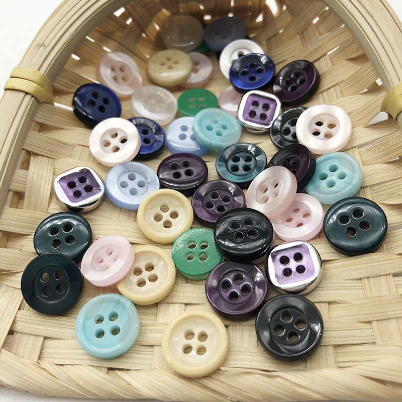 Mixed round 4-hole pearlized resin buttons in a woven tray (10mm)