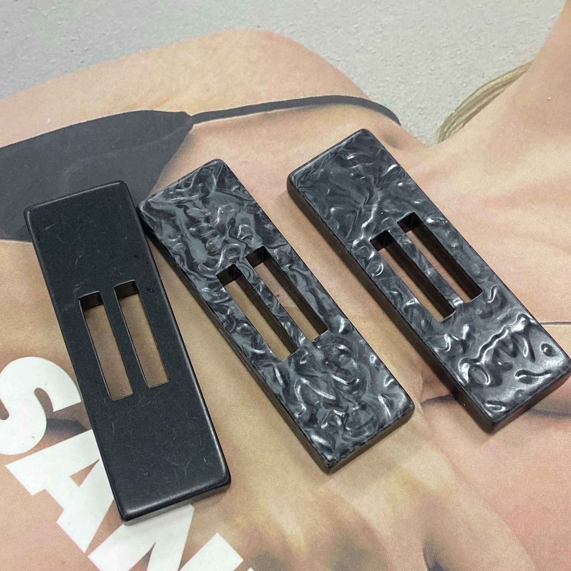 5cm rectangular resin buttons, 2-hole, dark black with embossed pattern