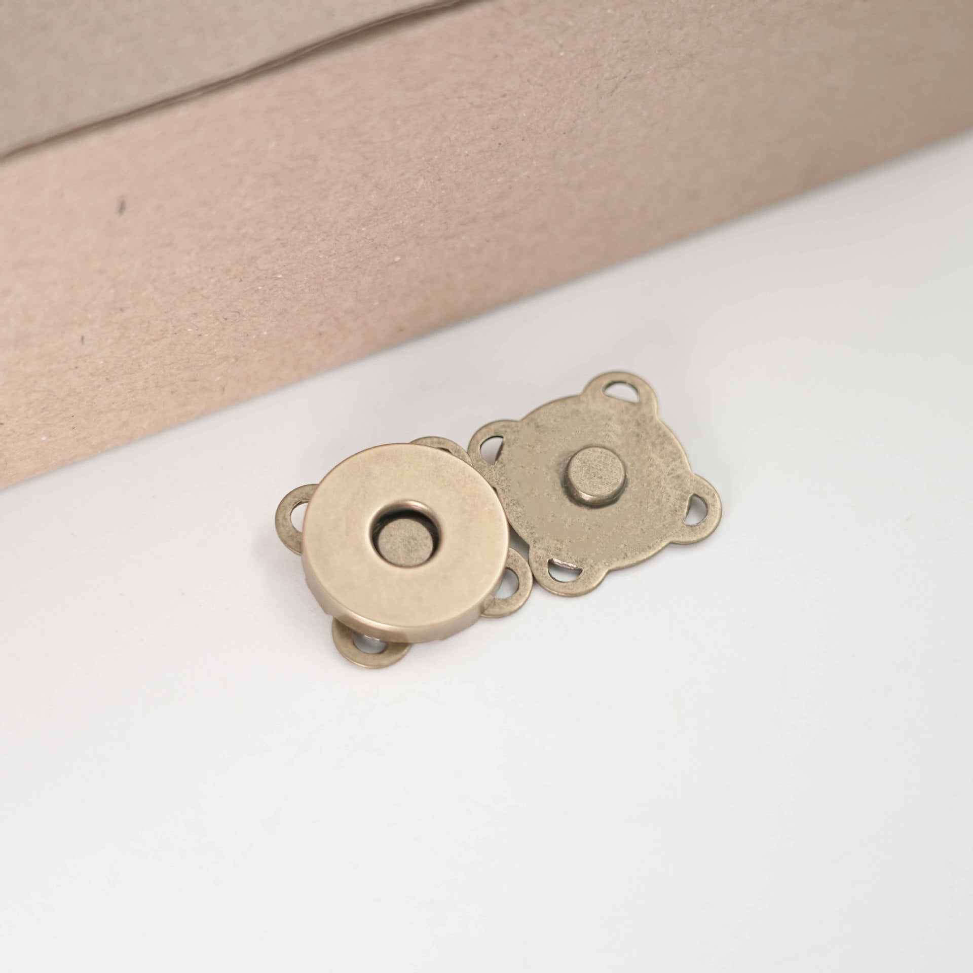 Flower-shaped metal magnetic snap buttons, bronze-gold finish