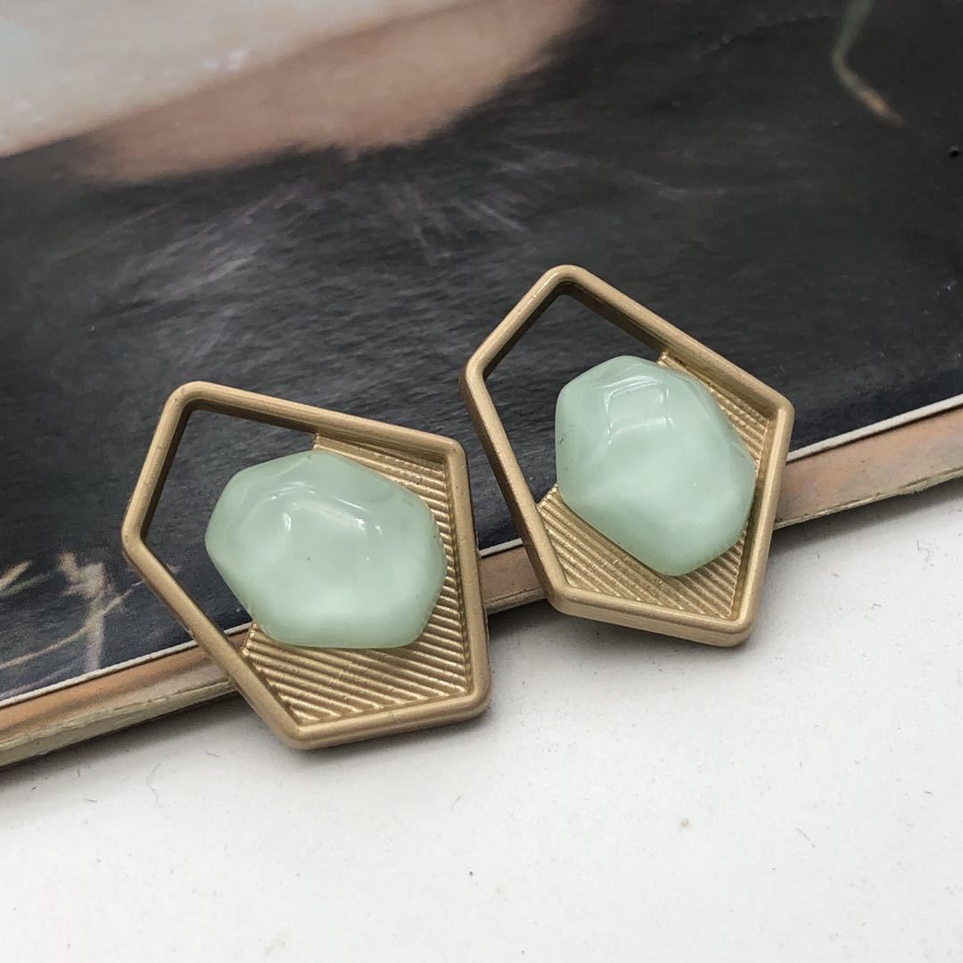 27mm coat button with irregular green wave stone and gold-tone metal shank