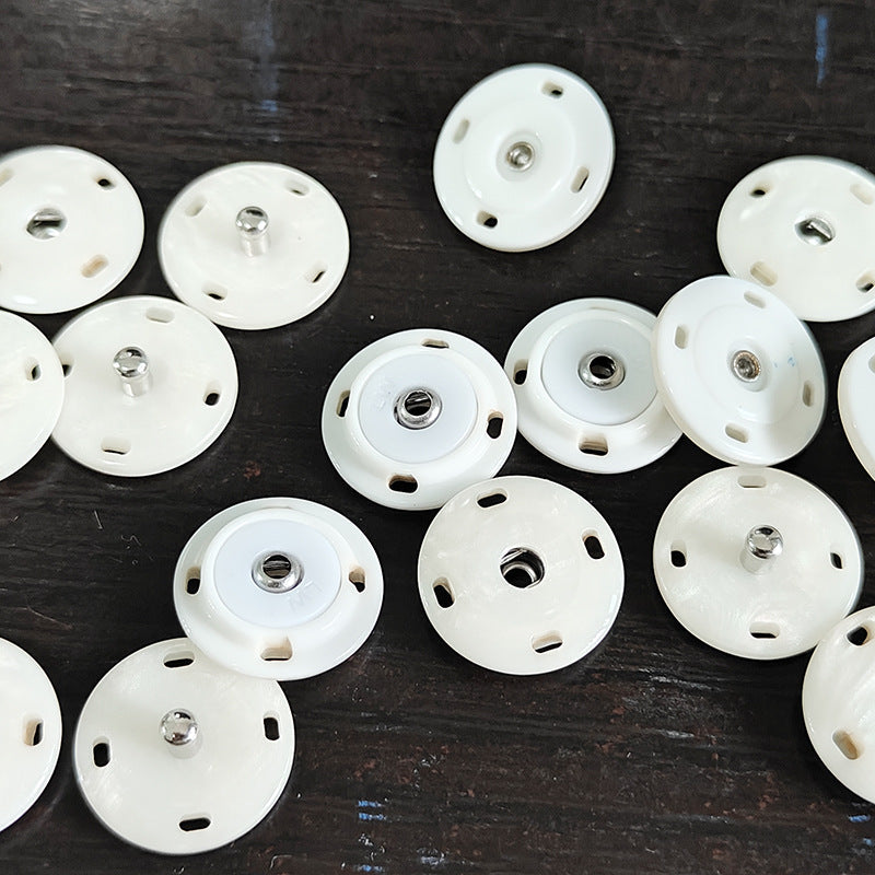 Pearl white resin snap buttons, 15–25mm, assorted round faces with metal studs (many shown).