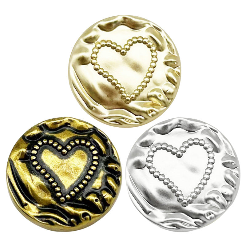 Runde Metallknöpfe mit Herz-Motiv und gewelltem Rand, goldfarben (12er Set)