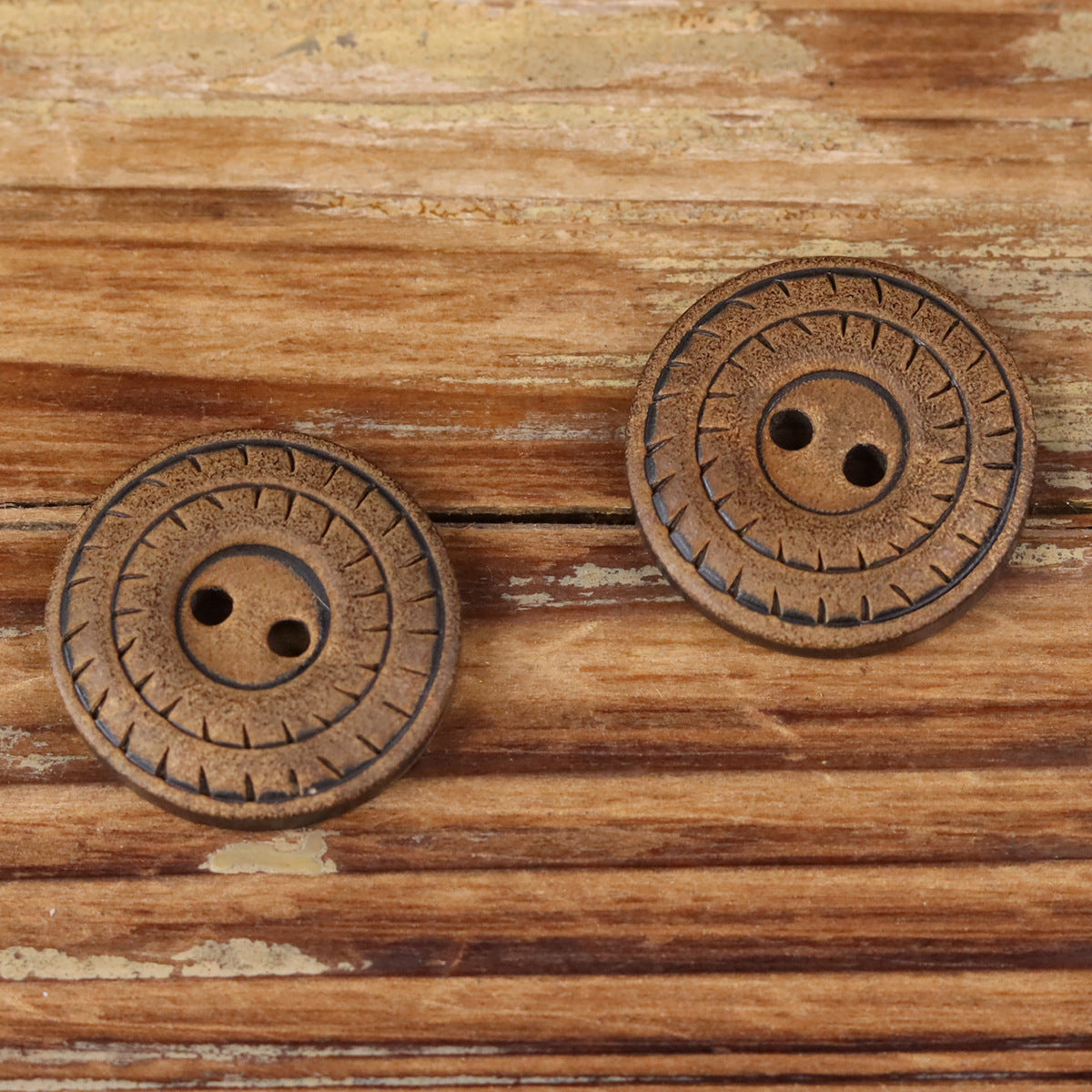 Round 2-hole natural horn buttons, brown scorched look with stitched rim