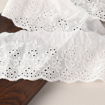 70mm de encaje de algodón blanco con bordado floral y perforaciones, franja ondulada