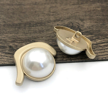 25mm irregular pearl shank button, gold-tone metal, white pearl center