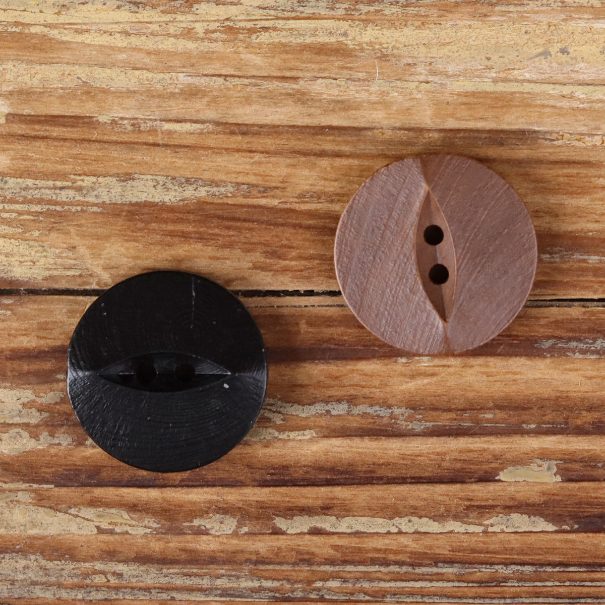 Round 2-hole wood buttons, black and brown