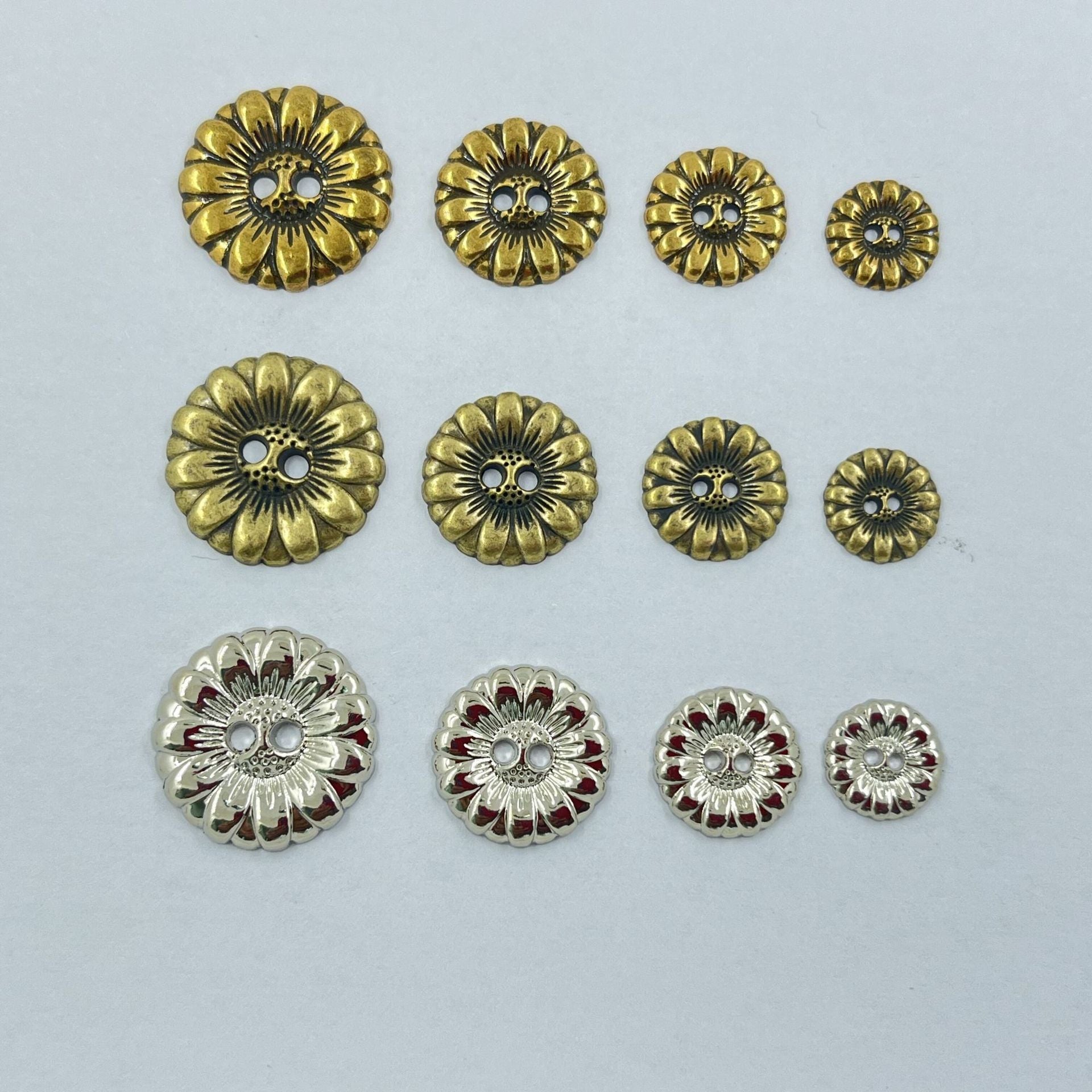 Antique Bronze Sonnenblumen-Nähknöpfe, 2 Löcher, rund