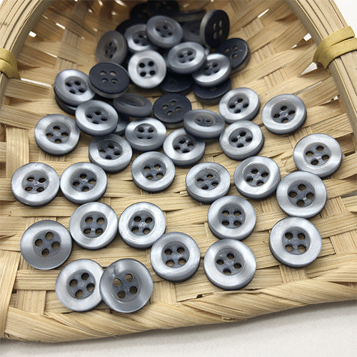 Round 4-hole pearlized resin buttons in dark gray and white, in a tray (10mm)
