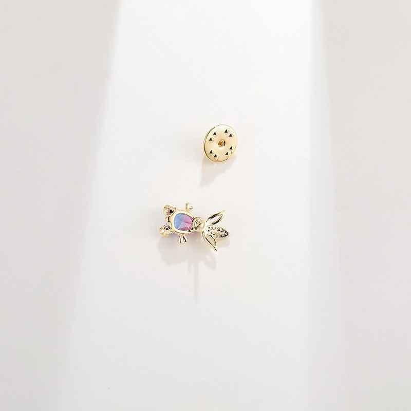 Goldfish brooch with circular back clasp pin and gold-tone fish front