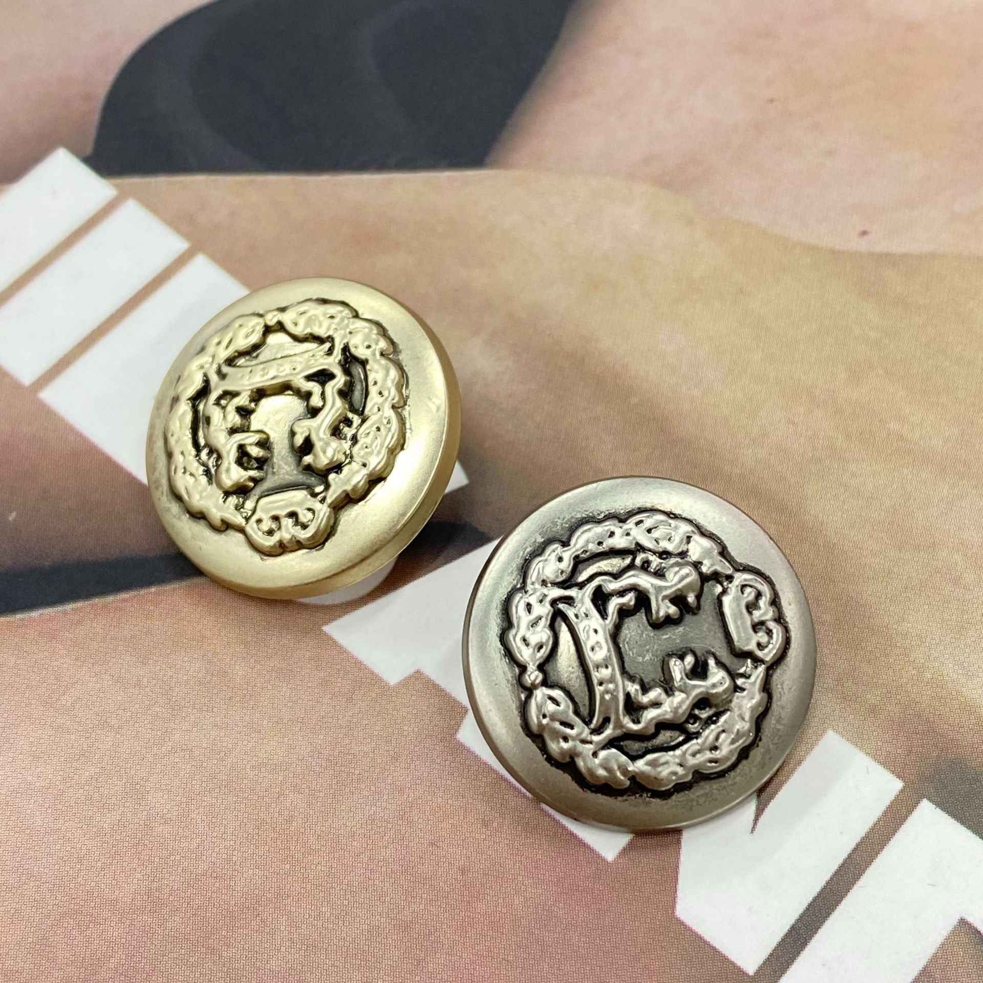 Round lion metal shank buttons, Tea Gold and White Nickel, 2 pcs