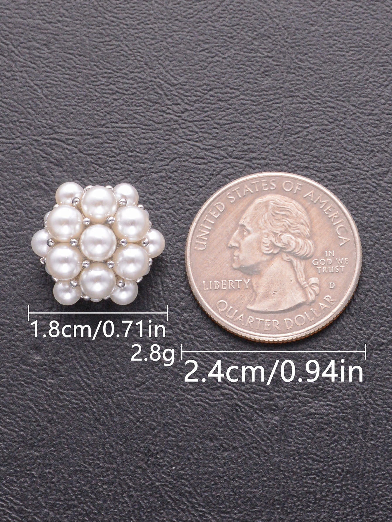 Blumige Zierknöpfe aus Metall mit 3D Perlen, weiß, ca. 1.8 cm