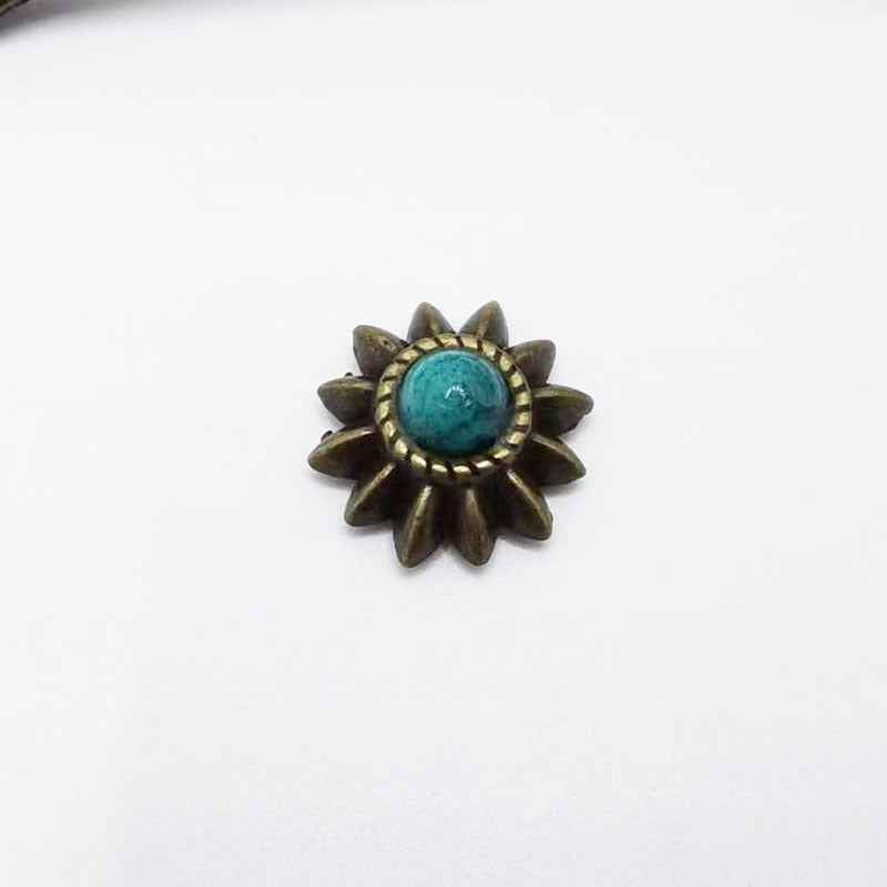 13mm Chrysanthemum-Ohrstecker mit türkisfarbenem Stein und bronzefarbener Sonnenblende