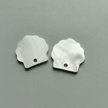 Natural shell shirt buttons, tree-shaped single-hole (white), 2 shown