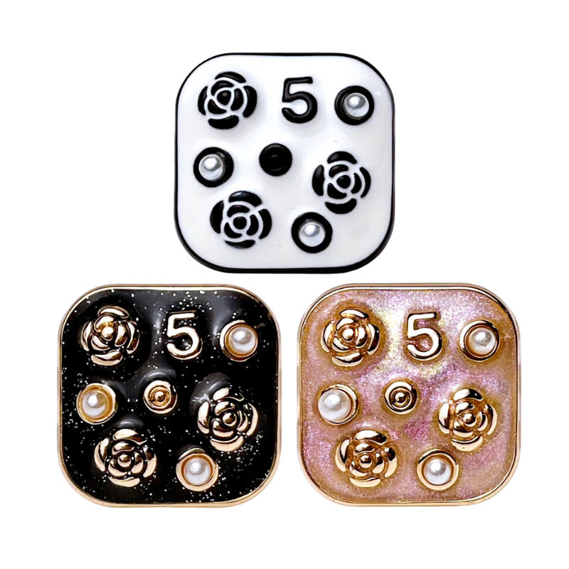 Quadratische Ziernähknöpfe Nr. 5 mit Perlenblüten, Set: Weiß, Schwarz, Pink (3 Stück)